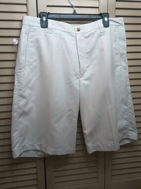 GREG NORMAN "Play Dry"  Men's White Golf Shorts W36